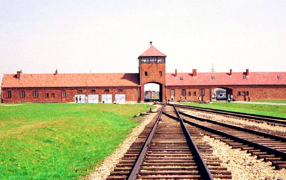 Auschwitz - 13